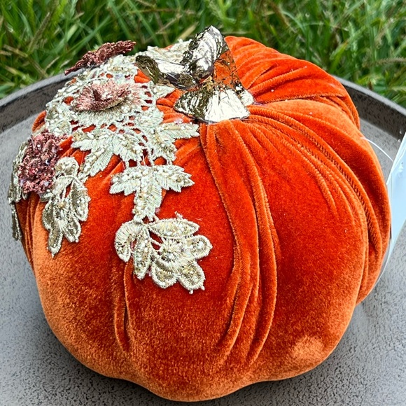 One orange velour gold lace pumpkinš„ Mark Roberts, Katherineās collection style - Picture 2 of 4